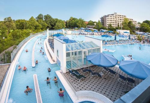 Bazén v ubytování Fichtenwald-Ihr Boutique I Glück`s Hotel nebo v jeho okolí