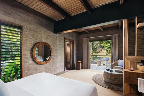Postel nebo postele na pokoji v ubytování Six Senses Fiji
