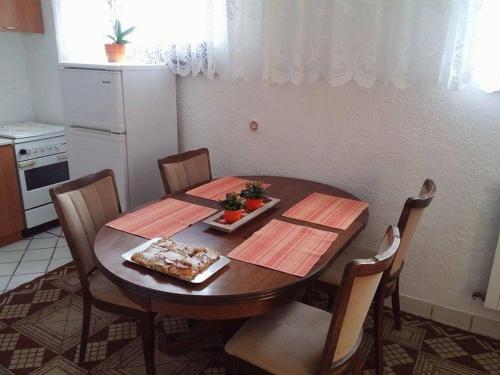 Kuchyň nebo kuchyňský kout v ubytování Apartment Božić