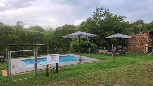 Πισίνα στο ή κοντά στο Jackal Cry River View Tent