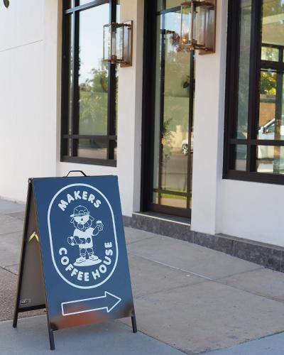 Certifikát, hodnocení, plakát nebo jiný dokument vystavený v ubytování St Hugh Hotel Wagga Wagga