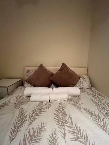 a bedroom with a bed with pillows and sidx sidx sidx at Barnfield Rooms in Chelmsford