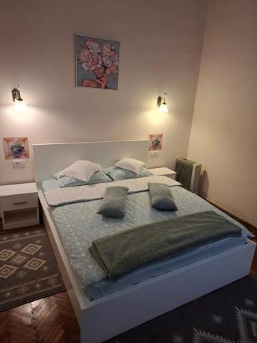 a bedroom with a large bed with pillows on it at Darris Apartament Ultracentral in Oradea