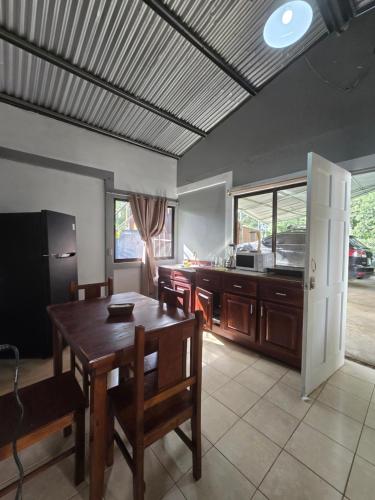 a kitchen and dining room with a table and chairs at Casita el Jardin in Nuevo Arenal