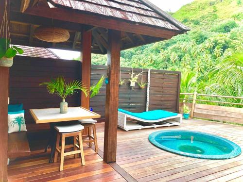 Un jardín fuera de Tropical Escape Villa - Comfort & Serenity Await!