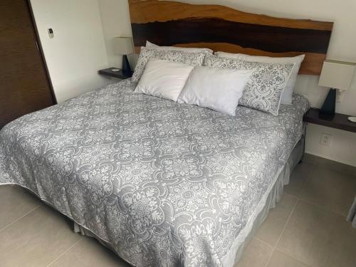 Postel nebo postele na pokoji v ubytování Welcome to Casa Del Arbol!