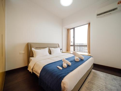 a bedroom with a bed with two teddy bears on it at 慕海Mosea悠享海景三卧房4806 in Johor Bahru