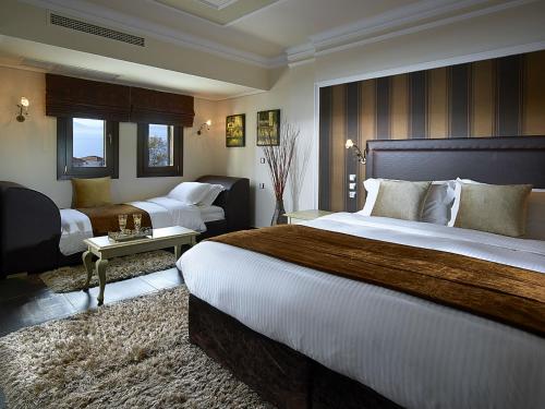 Ein Bett oder Betten in einem Zimmer der Unterkunft Stevalia Hotel & Spa