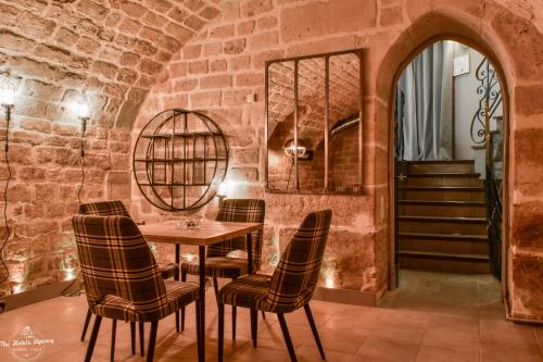 a dining room with a table and chairs at Hôtel France d'Antin Opéra in Paris