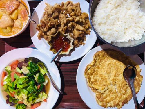 リゾートの敷地内または近くでの食事または食べ物