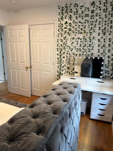 a living room with a couch in front of a desk at Pipo’s perfect place in Jersey City