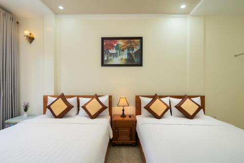 Postel nebo postele na pokoji v ubytování Sun Moon Riverside Hoi An