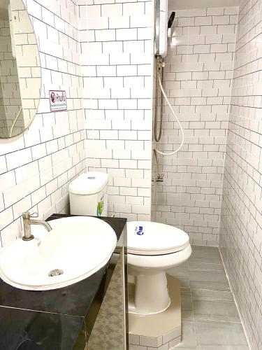 a white bathroom with a sink and a toilet at Impact Arena C75fl by GoodRoom24 in Ban Song Hong