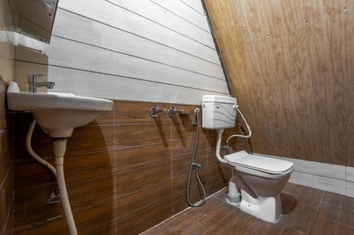 Koupelna v ubytování A-Frame Retreat By Bastiat Stays