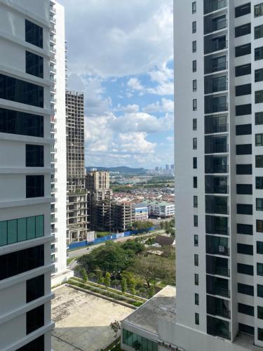 Pemandangan umum bagi Subang Jaya atau pemandangan bandar yang diambil dari apartmen