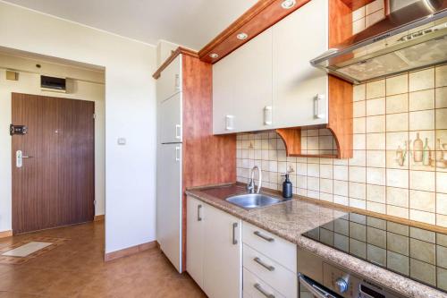Kuchyňa alebo kuchynka v ubytovaní Gama Home Kondratowicza18
