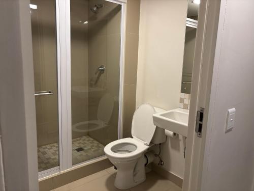 Ένα μπάνιο στο Orion Luxury Apartment Accommodation LTB