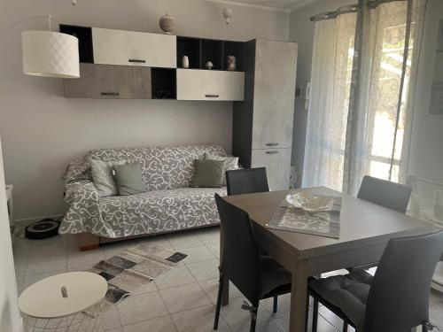 a living room with a table and a couch at VillettaletreGi SELF-CHECK-IN in Campofelice di Roccella