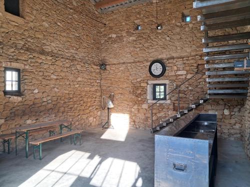 Η κουζίνα ή μικρή κουζίνα στο Chez Véro chambres d'hôtes & Maison en pierre contemporaine