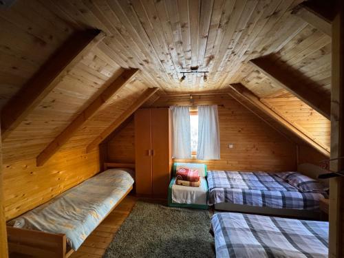 Un pat sau paturi într-o cameră la Vikendice Biocinovici