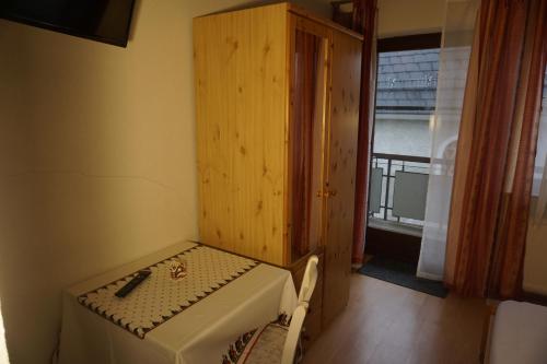 a small table in a room with a window at Gasthof Torwirt in Sankt Lambrecht