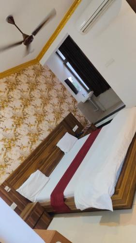 a bed in a room with at Hotel Maharana Palace in Maheshwar