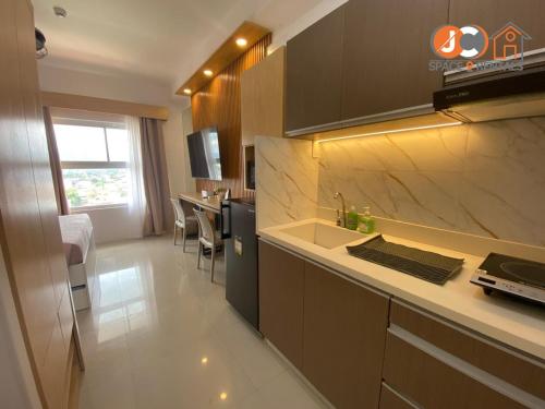 Kuchyň nebo kuchyňský kout v ubytování JC SpaceRentals 1521 West Jones Residences, mountain view, free Wi-Fi & Netflix, upper floor located at the center of Cebu City