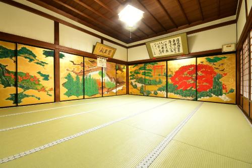 a room with paintings on the walls and a basketball court at 高野山 宿坊 大円院 -Koyasan Shukubo Daienin- in Koyasan