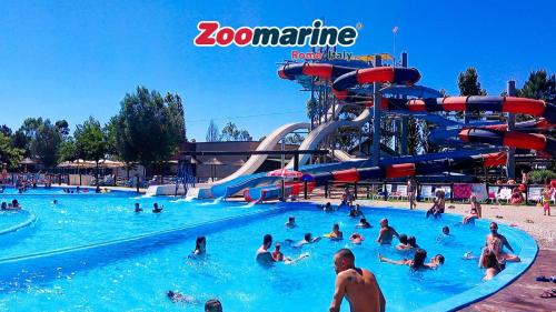 Brezza Marina - Appartamento moderno vista mare内部或周边的泳池