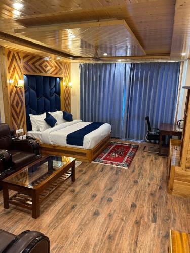 Ένα ή περισσότερα κρεβάτια σε δωμάτιο στο LN Grand Suite