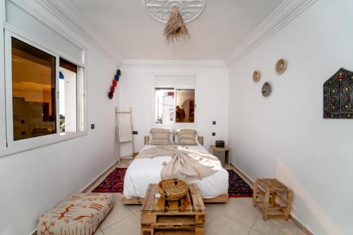 Postel nebo postele na pokoji v ubytování Tigmi Ossmon Hostel