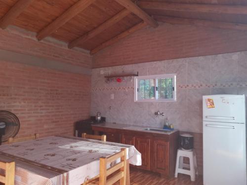 Kuchyň nebo kuchyňský kout v ubytování Cabaña las chinitas