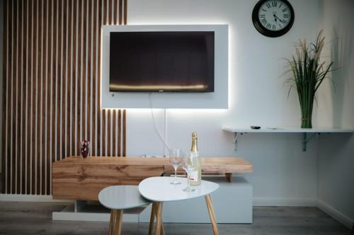 Μια τηλεόραση ή/και κέντρο ψυχαγωγίας στο Viktor's place
