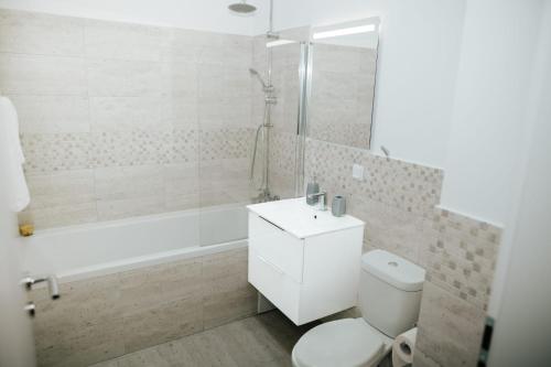Ένα μπάνιο στο Viktor's place