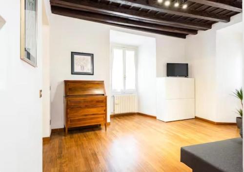 Piazza Farnese house
