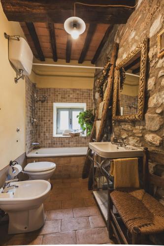 Bilik mandi di Domus Etrusca