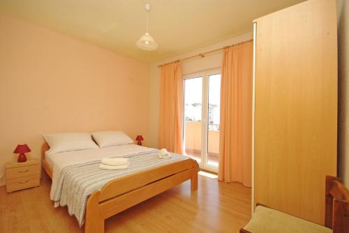 Orange House three bedroom apartment with sea view