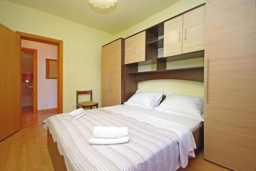 Orange House three bedroom apartment with sea view