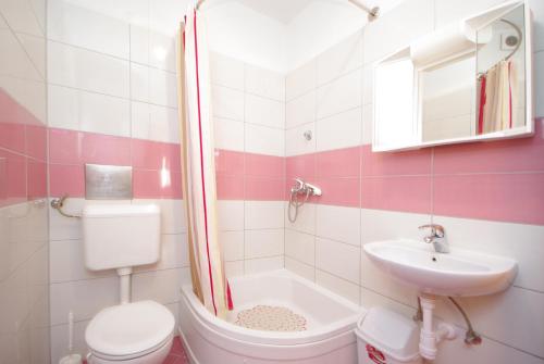 Orange House three bedroom apartment with sea view