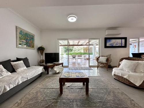 Et tv og/eller underholdning på Vilamoura Grand Terrace with Pool by Homing