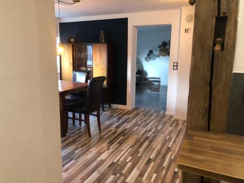 a dining room and living room with a table and chairs at Ferien im Kayserreich in Reichelsheim