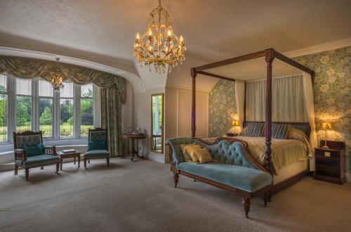 Posezení v ubytování Petwood Hotel