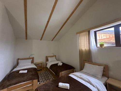 Una cama o camas en una habitación de "White House Nakani" - Guesthouse near the centre