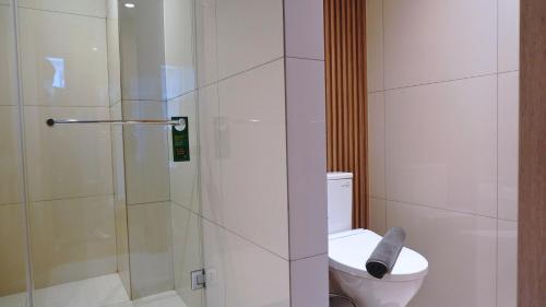 Un baño de ibis Styles Serpong BSD City