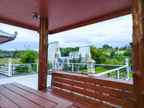 Balkón nebo terasa v ubytování Boat and House Resort Khao Kho