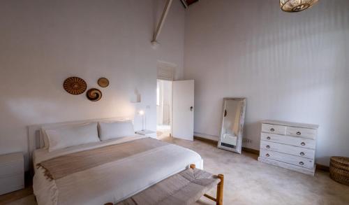 Postel nebo postele na pokoji v ubytování Thalassa River Villa
