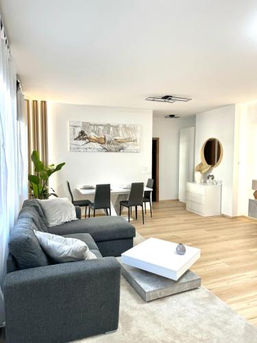 P193 Central Stylish