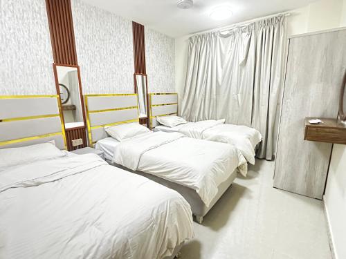 Una cama o camas en una habitación de شقق الغيث للإيجار
