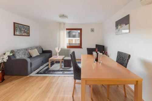 Гостиная зона в Apt Regina with balcony and parking