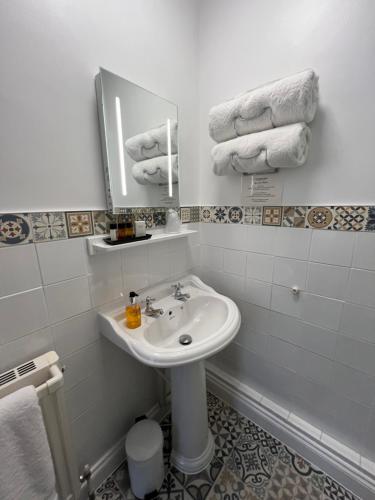 Bilik mandi di The Palmerston Rooms
